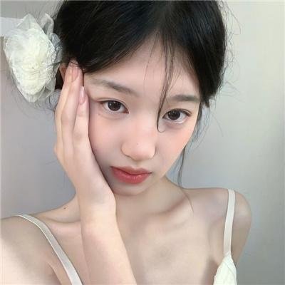 新历尽沧桑一美人